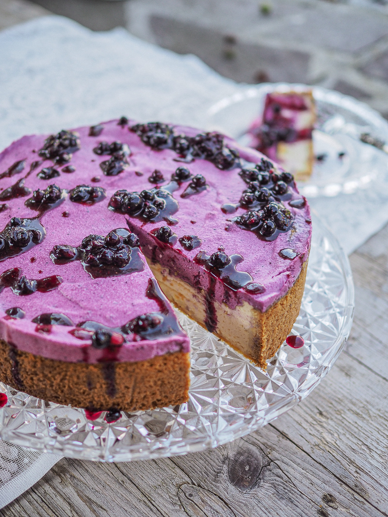 Rezept | Einfacher Cheesecake mit Schwarzbeercreme - La Katy Fox